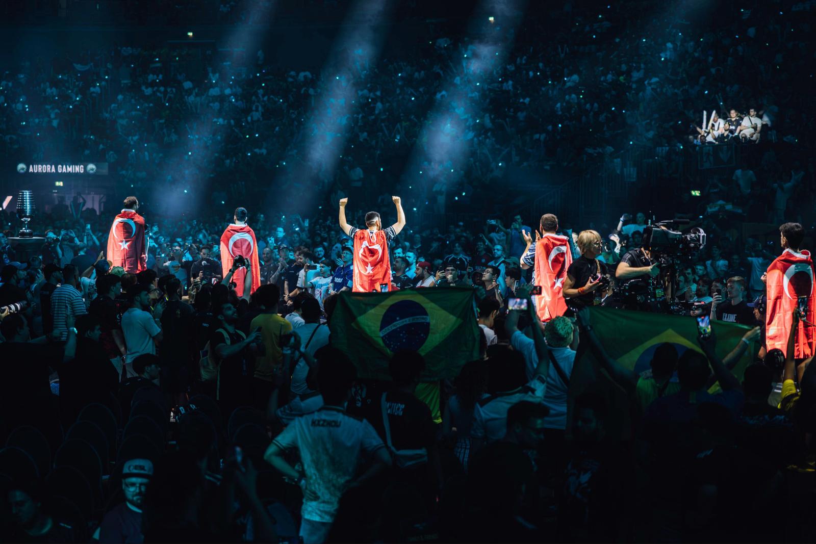 Aurora with the Turkish flags