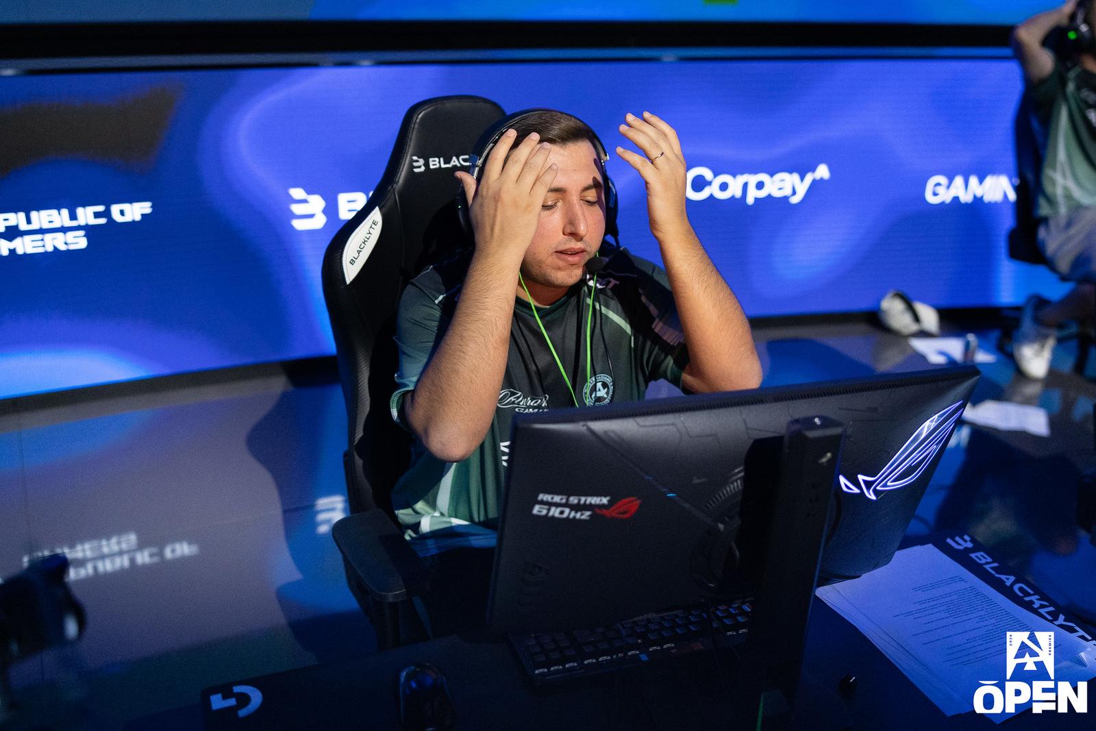 XANTARES helplessly putting his hands up at BLAST Porto