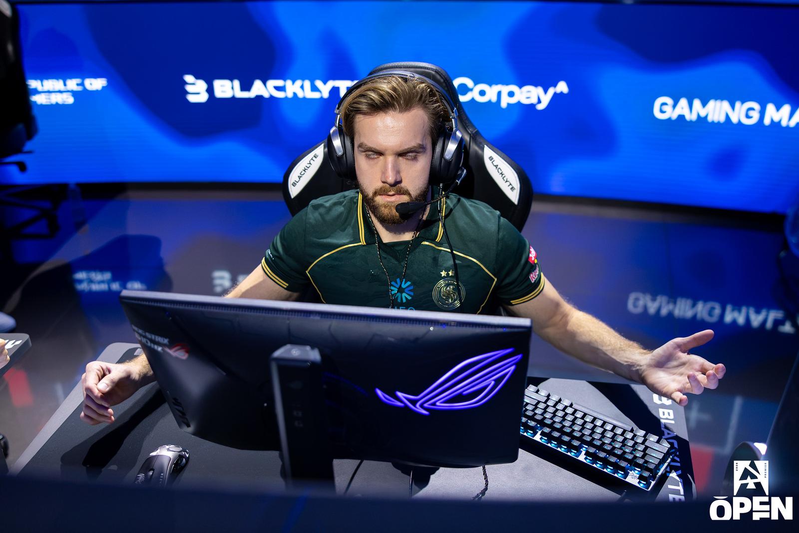 NiKo "Displaying the Hunger" at Blast Open Porto