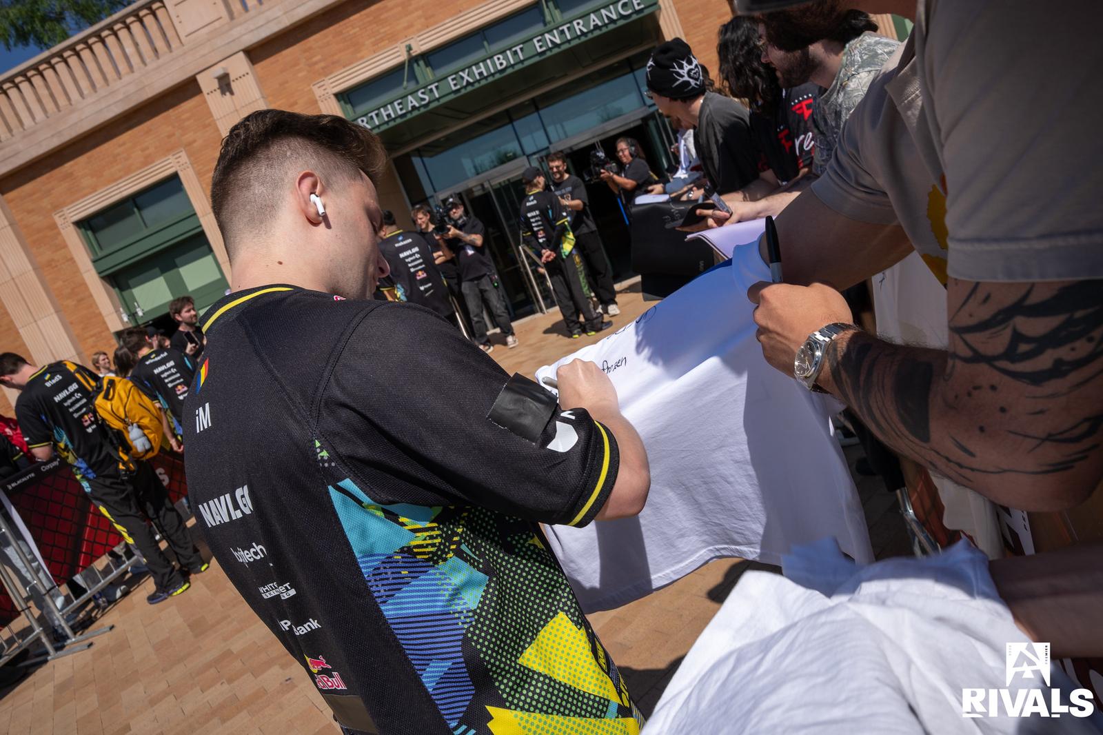 iM "drawing" on a jersey