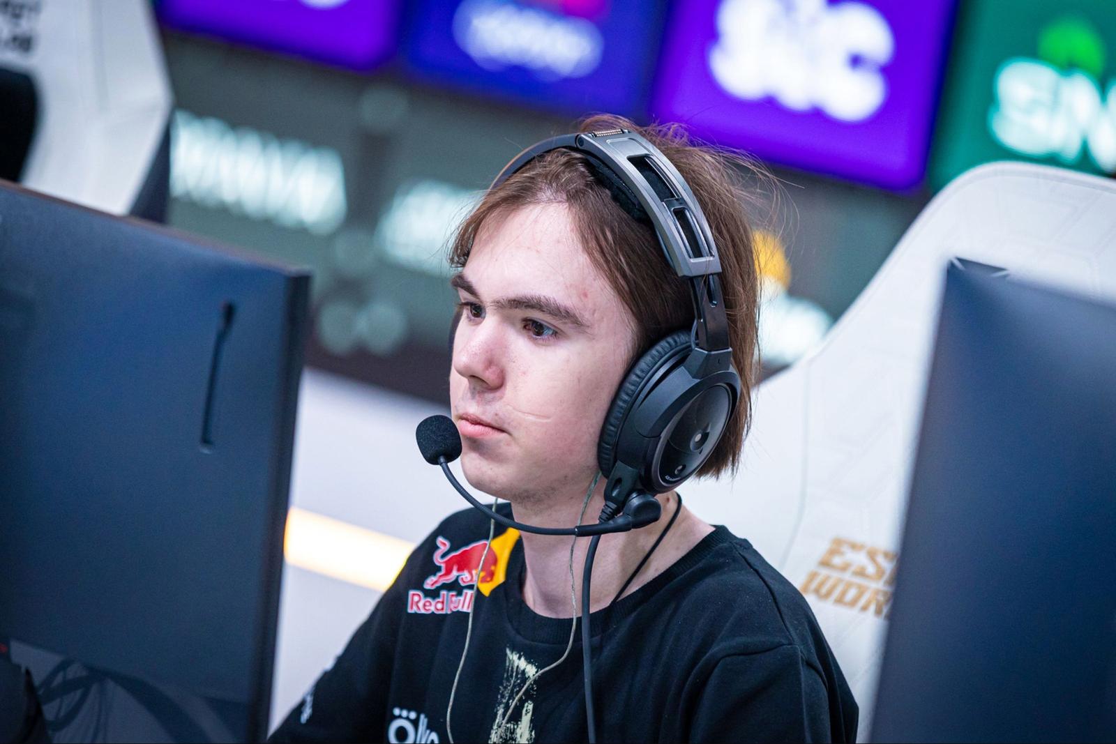 Donk locked in at EWC 2025